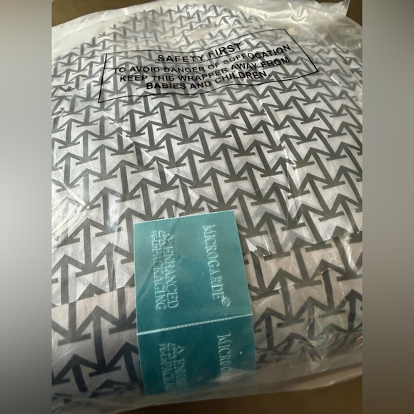 Moncrief Elegant Taupe Italian Leather Handbag, Shoulder Strap, London Designer - Picture 10 of 15